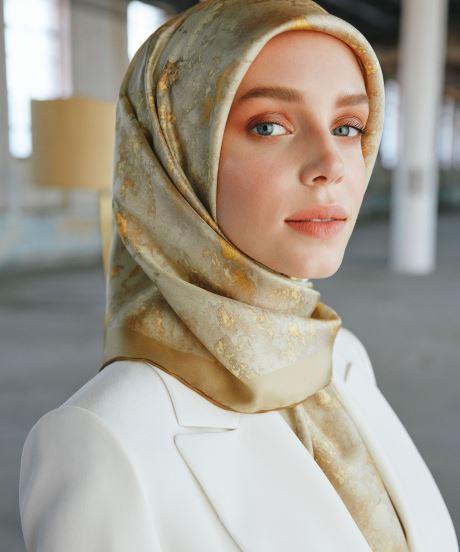 Aker Vera Vintage Silk Scarf No. 61 - Beautiful Hijab Styles
