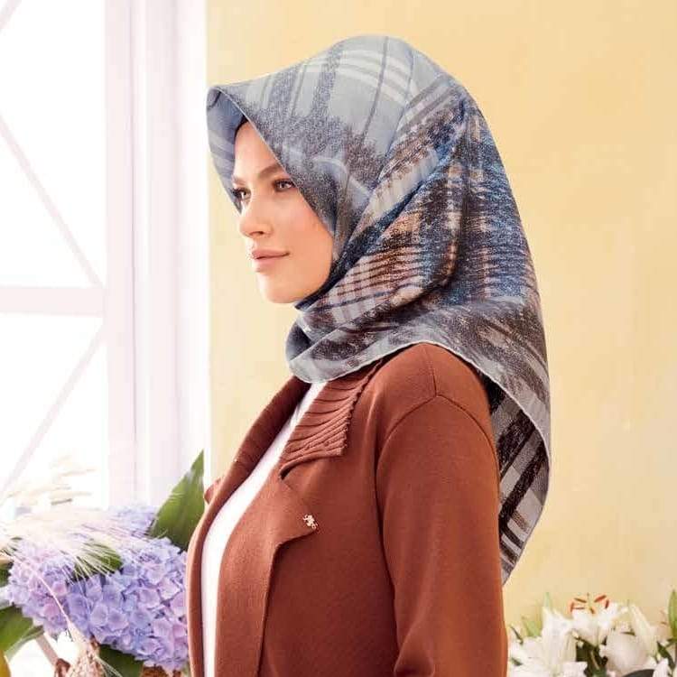 Armine :  A Simple and Elegant Modern Silk Scarf - Beautiful Hijab Styles