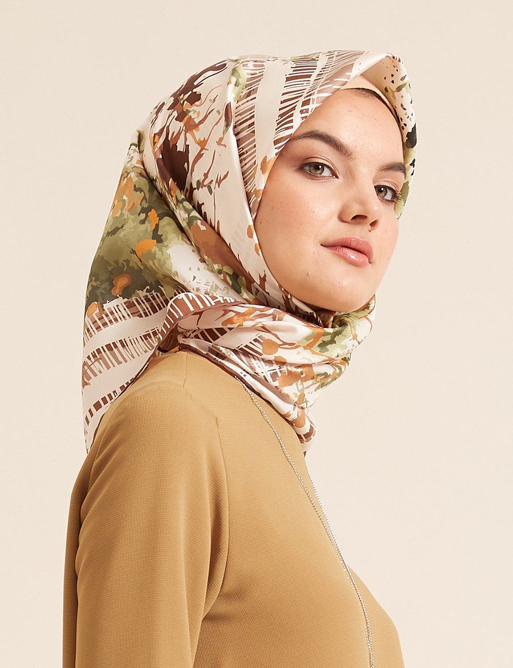 Kayra :  A Modern Modest Fashion Influencer Must-Have Scarf - Beautiful Hijab Styles